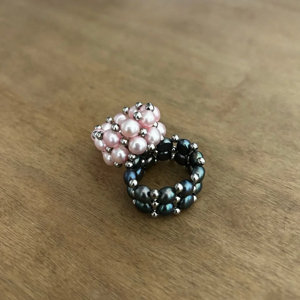 Woven Pearl Beaded Ring Set Pink and Peacock Grey Iridescent Size 9.5 Old money